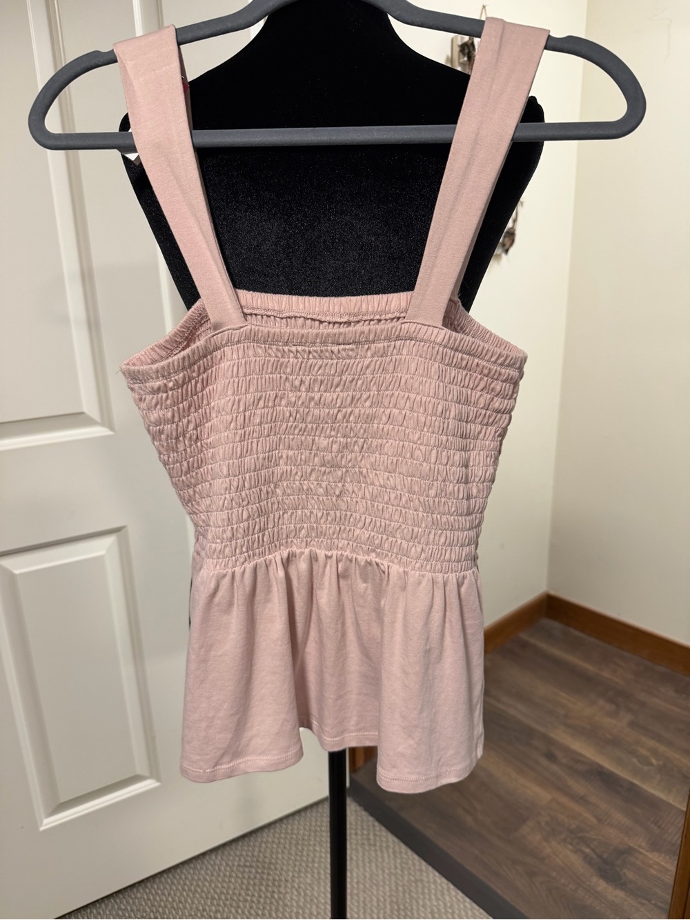 Express Blush Pink Smocked Peplum Tank Top NWOT Medium - Picture 4 of 4